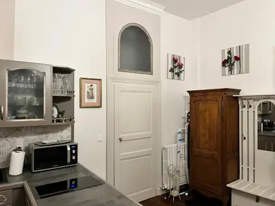 Cuisine ou kitchenette dans l'établissement Châtel Rose - Historical Centre with Garden