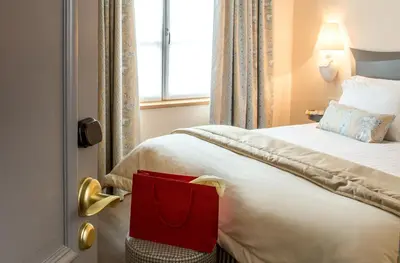 Un ou plusieurs lits dans un hébergement de l'établissement Relais des Trois Châteaux Hôtel-Restaurant - Teritoria