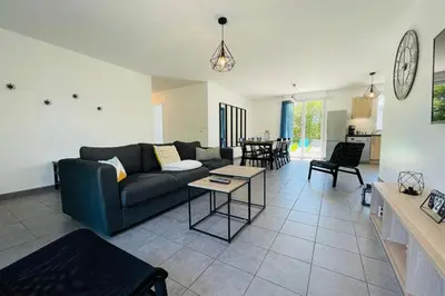 Coin salon dans l'établissement Recent house in a hamlet near the Cher
