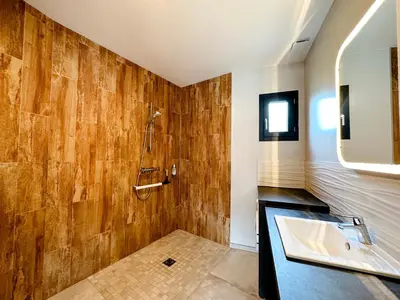 Salle de bains dans l'établissement Gites-domainedupin, cottage 