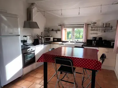 Cuisine ou kitchenette dans l'établissement Au bout du monde 1