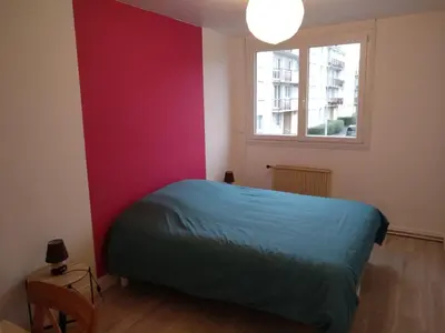 Un ou plusieurs lits dans un hébergement de l'établissement Nouveau! Appartement 80m2 tout neuf avec 3 belles chambres