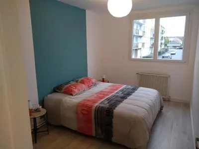 Un ou plusieurs lits dans un hébergement de l'établissement Nouveau! Appartement 80m2 tout neuf avec 3 belles chambres