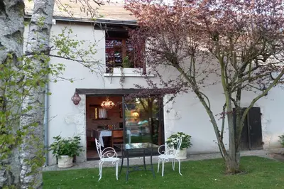 Jardin de l'établissement Le Relais de la Tour
