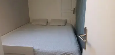 Un ou plusieurs lits dans un hébergement de l'établissement Appartement Pierres de Loire- Linge inclus -1er étage