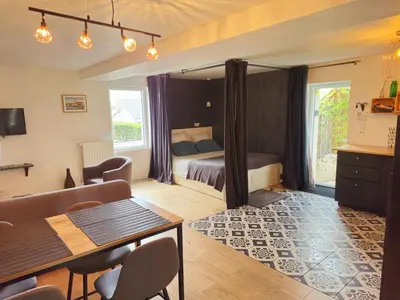 Télévision ou salle de divertissement dans l'établissement Appartement Pierres de Loire- Linge inclus -1er étage
