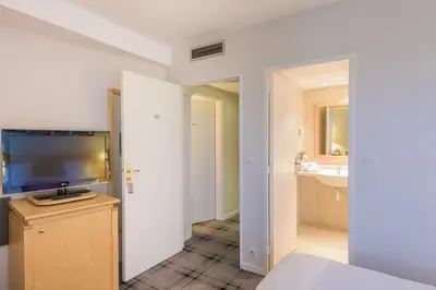 Télévision ou salle de divertissement dans l'établissement Mercure Tours Centre Gare et Congrès
