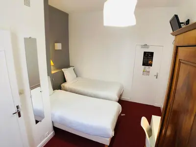 Un ou plusieurs lits dans un hébergement de l'établissement Cit'Hotel Le Volney