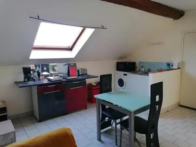 Cuisine ou kitchenette dans l'établissement Appartement climatisé avec parking privé à Doué la fontaine