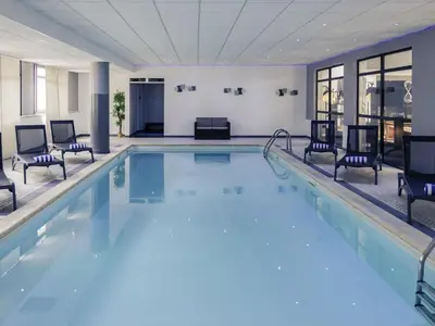 Piscine de l'établissement Hotel Mercure Blois Centre ou située à proximité