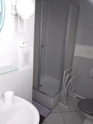 Salle de bains dans l'établissement GITE LES HAUTES MOUGONNIERES