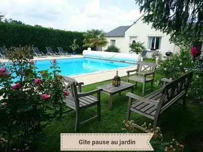 Piscine de l'établissement Gîte Pause au jardin piscine chauffée ou située à proximité