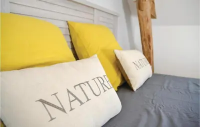 Un ou plusieurs lits dans un hébergement de l'établissement Nice Home In Thilouze
