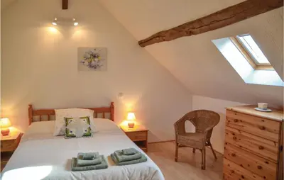 Un ou plusieurs lits dans un hébergement de l'établissement Stunning Home In Parcay Les Pins