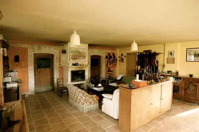 Cuisine ou kitchenette dans l'établissement L'Autourserie