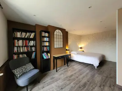 Bibliothèque dans l'appartement