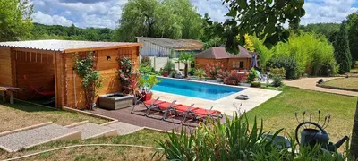 Piscine de l'établissement La Vallée du Cher ou située à proximité