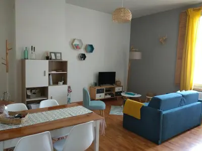 Télévision ou salle de divertissement dans l'établissement Appartement calme proche de la Loire