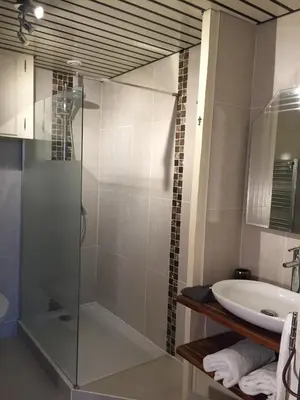 Salle de bains dans l'établissement Côté Loire
