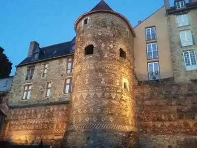 Plan de l'établissement Petite Maison Romantique au calme, Cœur Historique, vue Ville et Jardin