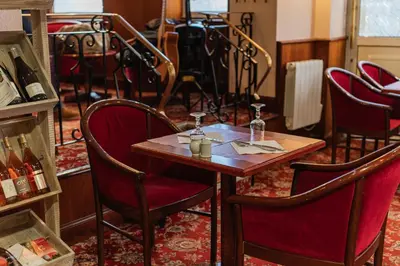 Boissons dans l'établissement BRIT HOTEL Le Lion d'Or CHINON