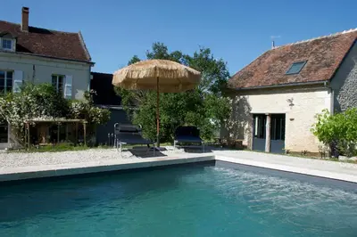 Piscine de l'établissement Maison Saint Georges ou située à proximité