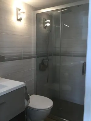 Salle de bains dans l'établissement Maison d Hôtes La Petite Jucherie