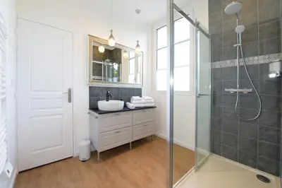 Salle de bains dans l'établissement la maison du philosophe
