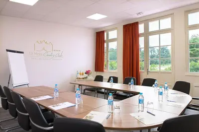 Espace de conférence ou salle de réunion dans l'établissement Le Mans Country Club