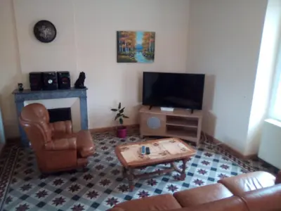 Télévision ou salle de divertissement dans l'établissement L'octodon