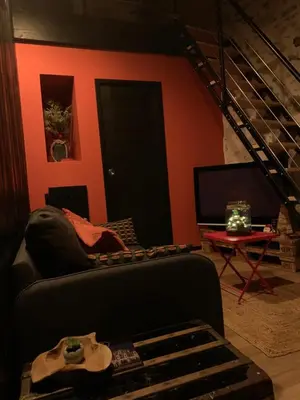 Télévision ou salle de divertissement dans l'établissement L'Atelier Planqué
