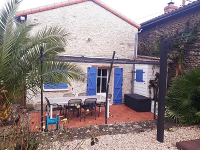 Jardin de l'établissement Proche Futuroscope - Maison de campagne - La petite Lucie
