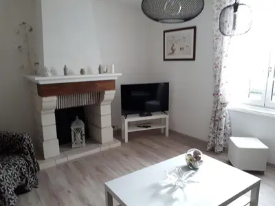 Télévision ou salle de divertissement dans l'établissement gite de la tour carrée