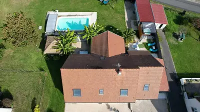 Piscine de l'établissement Gîte Évasion idyllique ou située à proximité