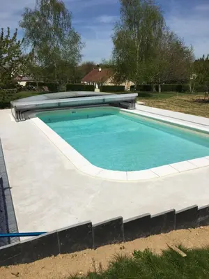 Piscine de l'établissement Gîte Évasion idyllique ou située à proximité