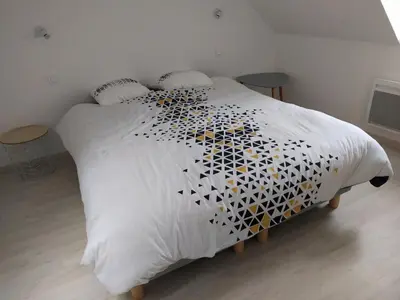 Un ou plusieurs lits dans un hébergement de l'établissement Maison Jean-Moulin, jardin, spacieuse, 24h Mans, zoo, Prytanée, 3 chbres, 6 pers