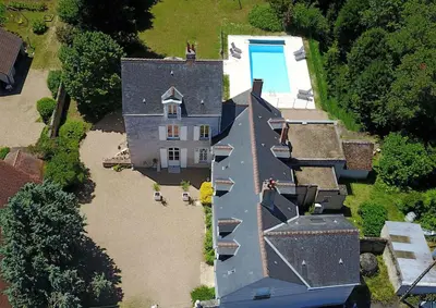 Piscine de l'établissement Le Clos des Péziers ou située à proximité