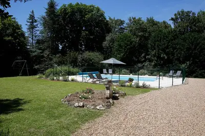 Piscine de l'établissement Le Clos des Péziers ou située à proximité