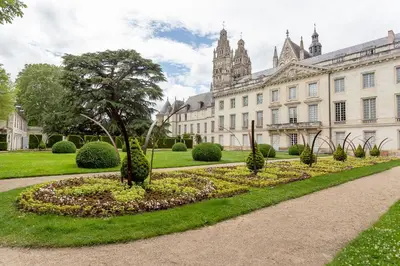 Jardin de l'établissement LE CARPE DIEM