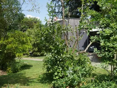 Jardin de l'établissement Les Cabanes de Do