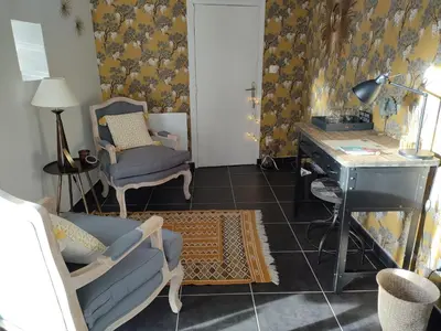 Coin salon dans l'établissement La Catinière