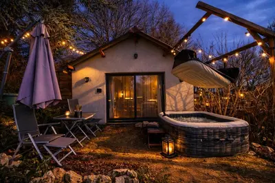 Jardin de l'établissement Cottage cosy avec spa privatif - escapade romantique Val de Loire