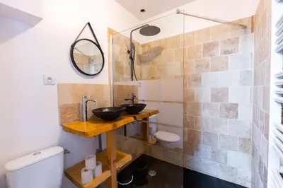 Salle de bains dans l'établissement Kawaii - Domaine Tropical