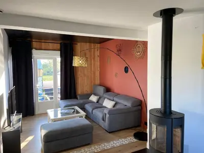 Coin salon dans l'établissement Les logis du forgeron-Gites avec piscine près d'Angers