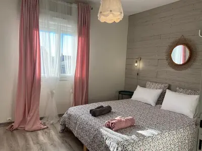 Un ou plusieurs lits dans un hébergement de l'établissement Les logis du forgeron-Gites avec piscine près d'Angers