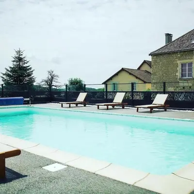 Piscine de l'établissement Domaine de la RIMBERTIÈRE ou située à proximité
