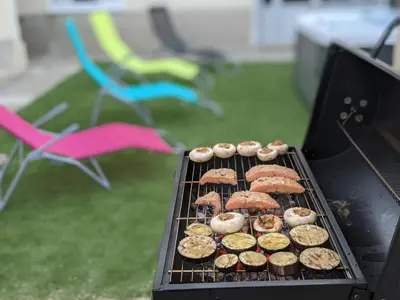 Barbecue disponible mis à disposition des clients de la maison de vacances