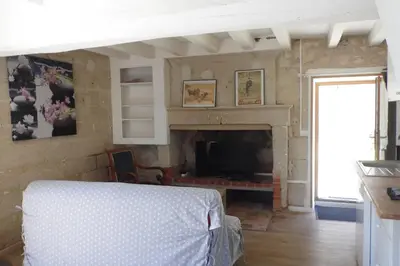 Télévision ou salle de divertissement dans l'établissement Maisonnette climatisée avec parking privé