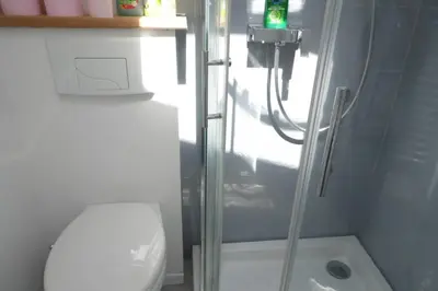 Salle de bains dans l'établissement Maisonnette climatisée avec parking privé