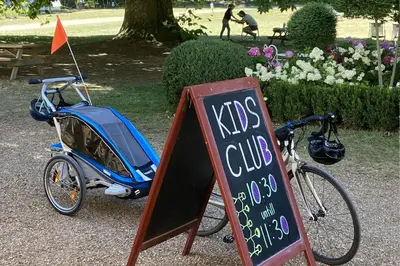 Vélo sur le terrain de l'établissement Appartement du Commun au Château de Chanteloup ou dans les environs